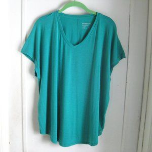 V neck Aqua TURQUOISE short sleeve t-shirt, new w/o tags. XL